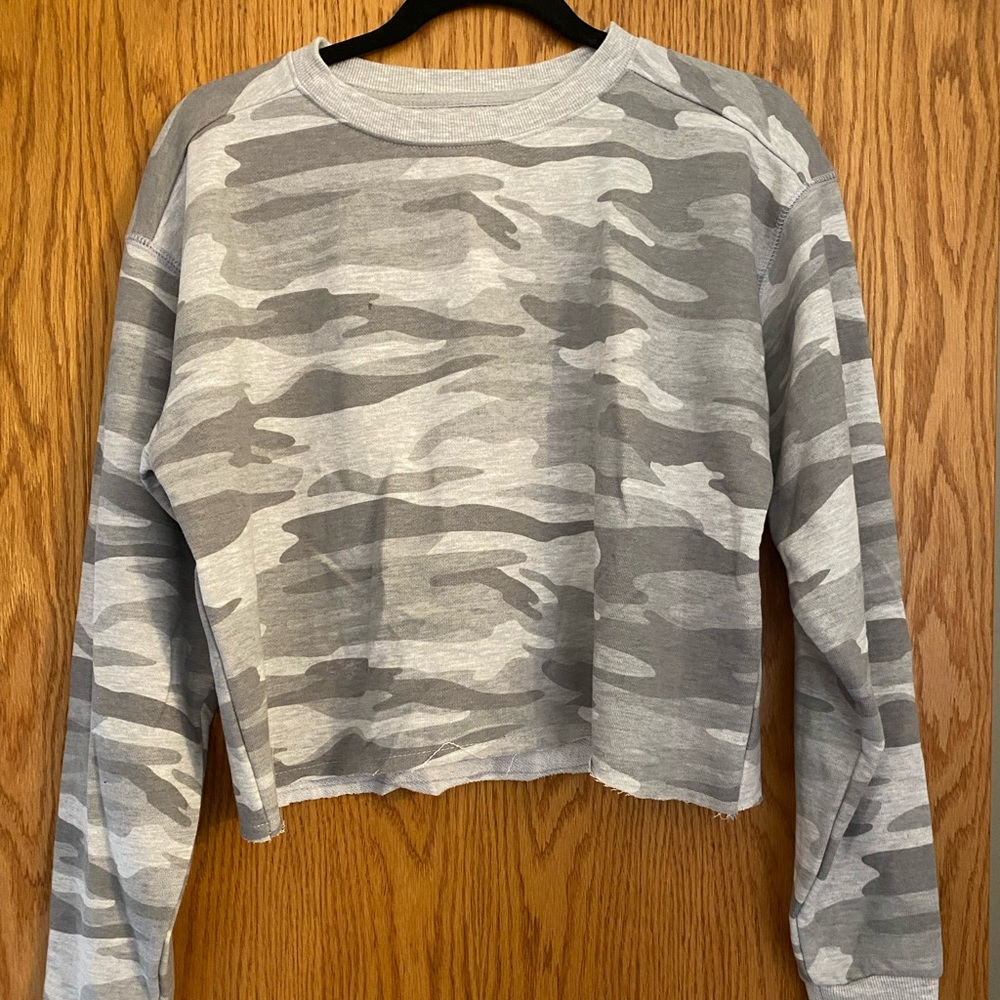 Long sleeved cropped shirt